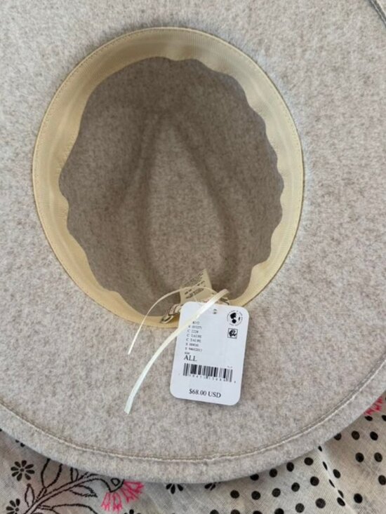 NWT Free People Women\'s Cream and Tan Hat, one size